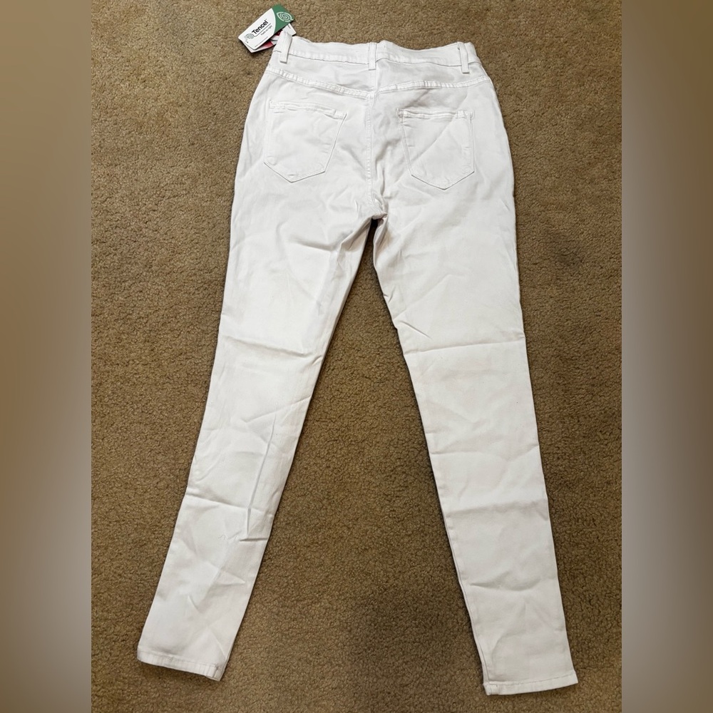 Vibrant M.I.U Plus 2X Women’s White Distressed Knee High Waisted Skinny Jeans - Picture 5 of 14